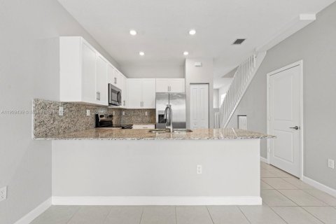Townhouse in Homestead, Florida 3 bedrooms, 143.53 sq.m. № 2013238 - photo 10