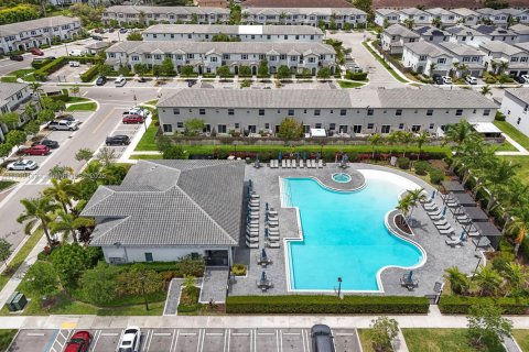 Townhouse in Homestead, Florida 3 bedrooms, 143.53 sq.m. № 2013238 - photo 7