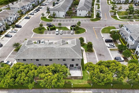 Townhouse in Homestead, Florida 3 bedrooms, 143.53 sq.m. № 2013238 - photo 5