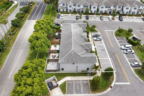 Townhouse in Homestead, Florida 3 bedrooms, 143.53 sq.m. № 2013238 - photo 4