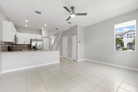Townhouse in Homestead, Florida 3 bedrooms, 143.53 sq.m. № 2013238 - photo 13