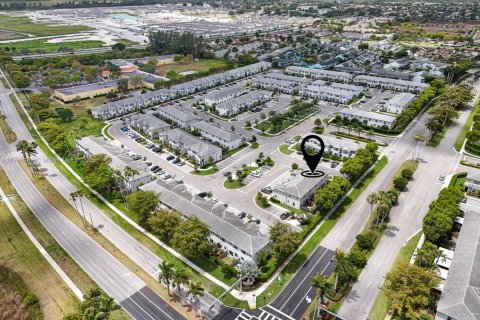 Townhouse in Homestead, Florida 3 bedrooms, 143.53 sq.m. № 2013238 - photo 6