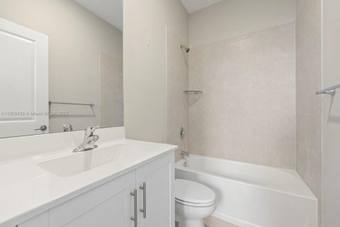 Townhouse in Homestead, Florida 3 bedrooms, 143.53 sq.m. № 2013238 - photo 23