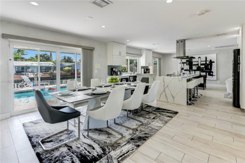 Casa en venta en Fort Lauderdale, Florida, 4 dormitorios, 171.31 m2 № 1968713 - foto 3