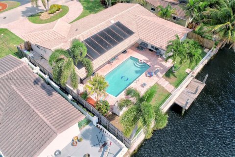 Casa en venta en Fort Lauderdale, Florida, 4 dormitorios, 171.31 m2 № 1968713 - foto 21