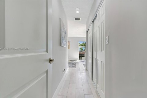 Casa en venta en Fort Lauderdale, Florida, 4 dormitorios, 171.31 m2 № 1968713 - foto 14