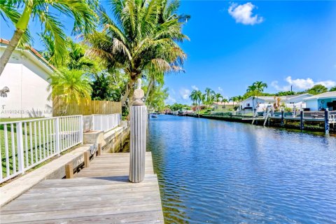 Casa en venta en Fort Lauderdale, Florida, 4 dormitorios, 171.31 m2 № 1968713 - foto 18