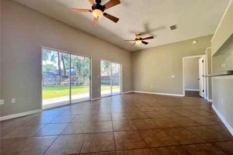 House in DeLand, Florida 3 bedrooms, 112.78 sq.m. № 1917875 - photo 4