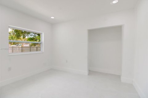 Casa en venta en Miami Gardens, Florida, 5 dormitorios, 182.37 m2 № 1990841 - foto 11