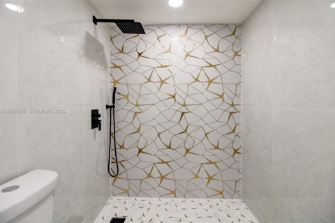 Casa en venta en Miami Gardens, Florida, 5 dormitorios, 182.37 m2 № 1990841 - foto 12