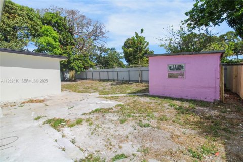 Casa en venta en Miami Gardens, Florida, 5 dormitorios, 182.37 m2 № 1990841 - foto 24