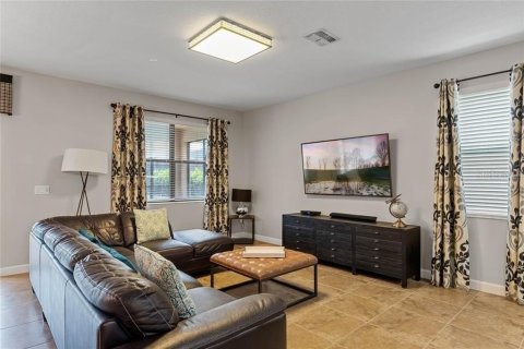 House in Davenport, Florida 9 bedrooms, 363.15 sq.m. № 1659355 - photo 51