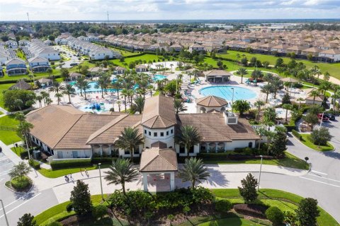 House in Davenport, Florida 9 bedrooms, 363.15 sq.m. № 1659355 - photo 9