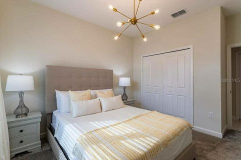 House in Davenport, Florida 5 bedrooms, 286.23 sq.m. № 1917787 - photo 23