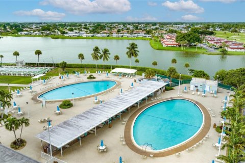 Copropriété à louer à Delray Beach, Floride: 2 chambres, 84.26 m2 № 1185158 - photo 1