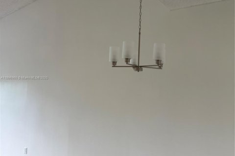 Снять в аренду виллу или дом в Лодерхилл, Флорида 2 спальни, 127.37м2, № 1947878 - фото 8