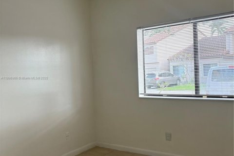 Снять в аренду виллу или дом в Лодерхилл, Флорида 2 спальни, 127.37м2, № 1947878 - фото 7