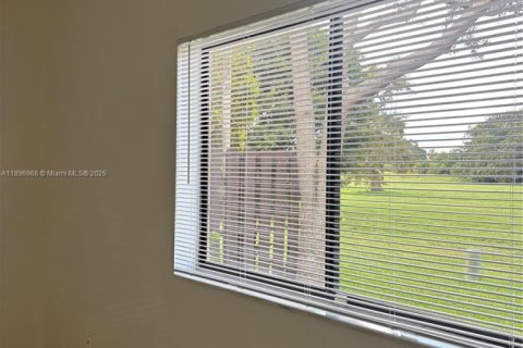 Снять в аренду виллу или дом в Лодерхилл, Флорида 2 спальни, 127.37м2, № 1947878 - фото 11