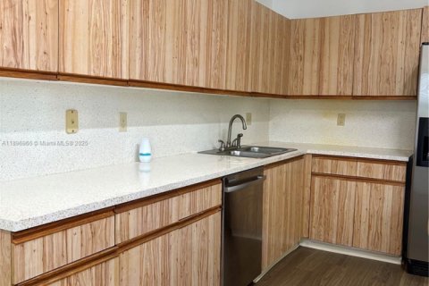 Снять в аренду виллу или дом в Лодерхилл, Флорида 2 спальни, 127.37м2, № 1947878 - фото 6