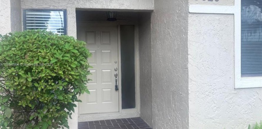 Дом в Лодерхилл, Флорида 2 спальни, 127.37м2 № 1947878