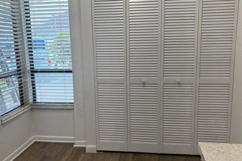 Снять в аренду виллу или дом в Лодерхилл, Флорида 2 спальни, 127.37м2, № 1947878 - фото 4