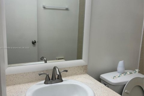 Снять в аренду виллу или дом в Лодерхилл, Флорида 2 спальни, 127.37м2, № 1947878 - фото 10