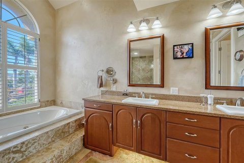 House in Longboat Key, Florida 5 bedrooms, 390.19 sq.m. № 1883557 - photo 25