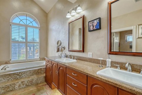 House in Longboat Key, Florida 5 bedrooms, 390.19 sq.m. № 1883557 - photo 24