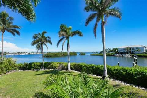 House in Longboat Key, Florida 5 bedrooms, 390.19 sq.m. № 1883557 - photo 5
