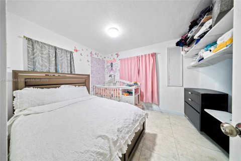 House in Miami, Florida 4 bedrooms, 116.69 sq.m. № 1952795 - photo 21
