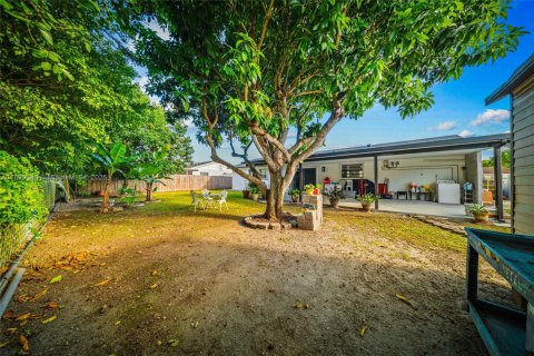House in Miami, Florida 4 bedrooms, 116.69 sq.m. № 1952795 - photo 28