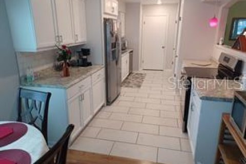 House in Leesburg, Florida 2 bedrooms, 118.17 sq.m. № 1903636 - photo 9