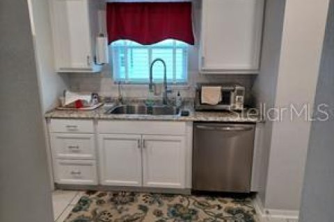 House in Leesburg, Florida 2 bedrooms, 118.17 sq.m. № 1903636 - photo 10