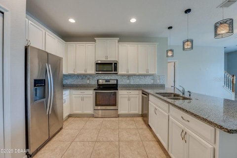 Townhouse in Clermont, Florida 3 bedrooms, 149.48 sq.m. № 1826206 - photo 2