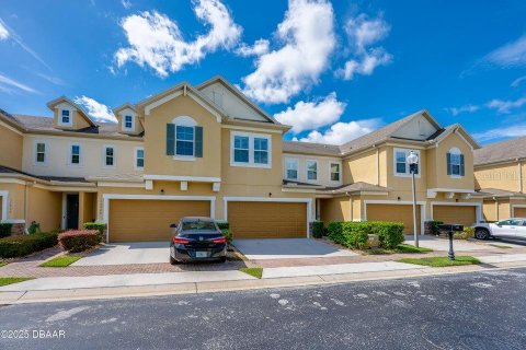 Townhouse in Clermont, Florida 3 bedrooms, 149.48 sq.m. № 1826206 - photo 1