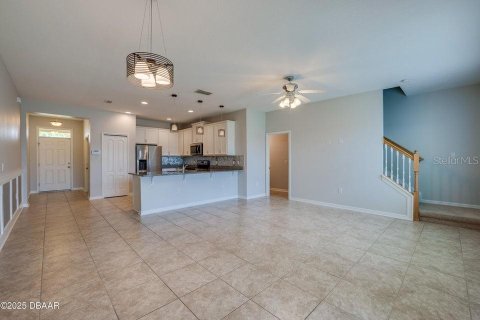 Townhouse in Clermont, Florida 3 bedrooms, 149.48 sq.m. № 1826206 - photo 5