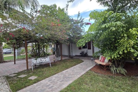 Villa ou maison à vendre à Miami, Floride: 3 chambres № 2084915 - photo 4