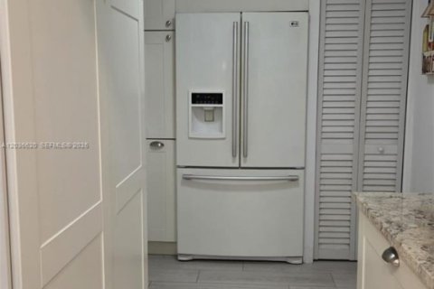 Villa ou maison à vendre à Miami, Floride: 3 chambres № 2084915 - photo 23