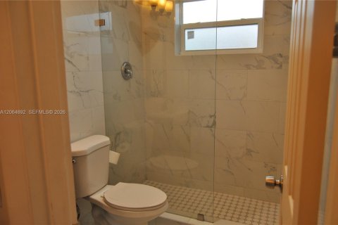 Casa en venta en Hialeah, Florida, 2 dormitorios, 91.32 m2 № 2279540 - foto 20