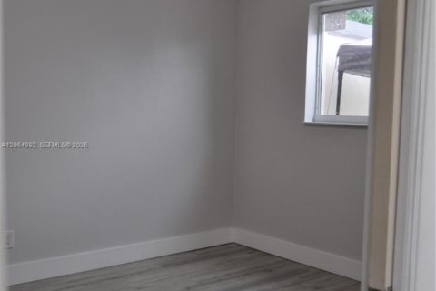 Casa en venta en Hialeah, Florida, 2 dormitorios, 91.32 m2 № 2279540 - foto 25