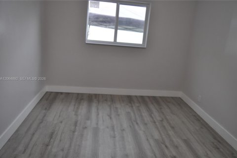 Casa en venta en Hialeah, Florida, 2 dormitorios, 91.32 m2 № 2279540 - foto 26