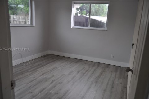 Casa en venta en Hialeah, Florida, 2 dormitorios, 91.32 m2 № 2279540 - foto 30