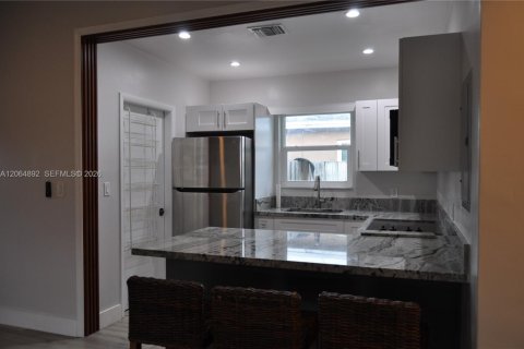 Casa en venta en Hialeah, Florida, 2 dormitorios, 91.32 m2 № 2279540 - foto 8