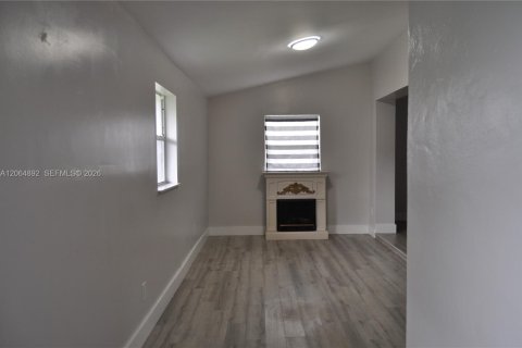 Casa en venta en Hialeah, Florida, 2 dormitorios, 91.32 m2 № 2279540 - foto 24