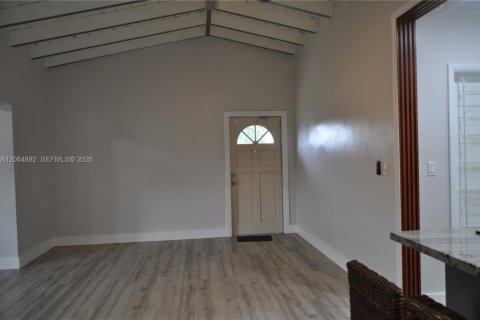 Casa en venta en Hialeah, Florida, 2 dormitorios, 91.32 m2 № 2279540 - foto 6