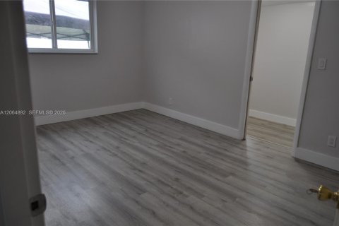 Casa en venta en Hialeah, Florida, 2 dormitorios, 91.32 m2 № 2279540 - foto 29