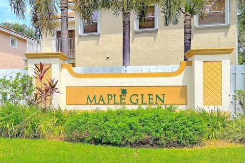 Casa en venta en Pembroke Pines, Florida, 3 dormitorios, 178.65 m2 № 2087261 - foto 2