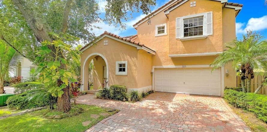 Casa en Pembroke Pines, Florida 3 dormitorios, 178.65 m2 № 2087261