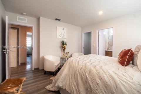 Townhouse in Florida City, Florida 3 bedrooms, 140.93 sq.m. № 1798899 - photo 7