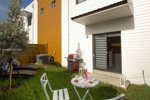 Townhouse in Florida City, Florida 3 bedrooms, 140.93 sq.m. № 1798899 - photo 11